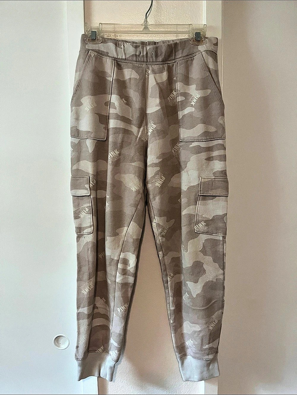 Victoria's Secret PINK Camo Jogger Pants in Brown Size Medium